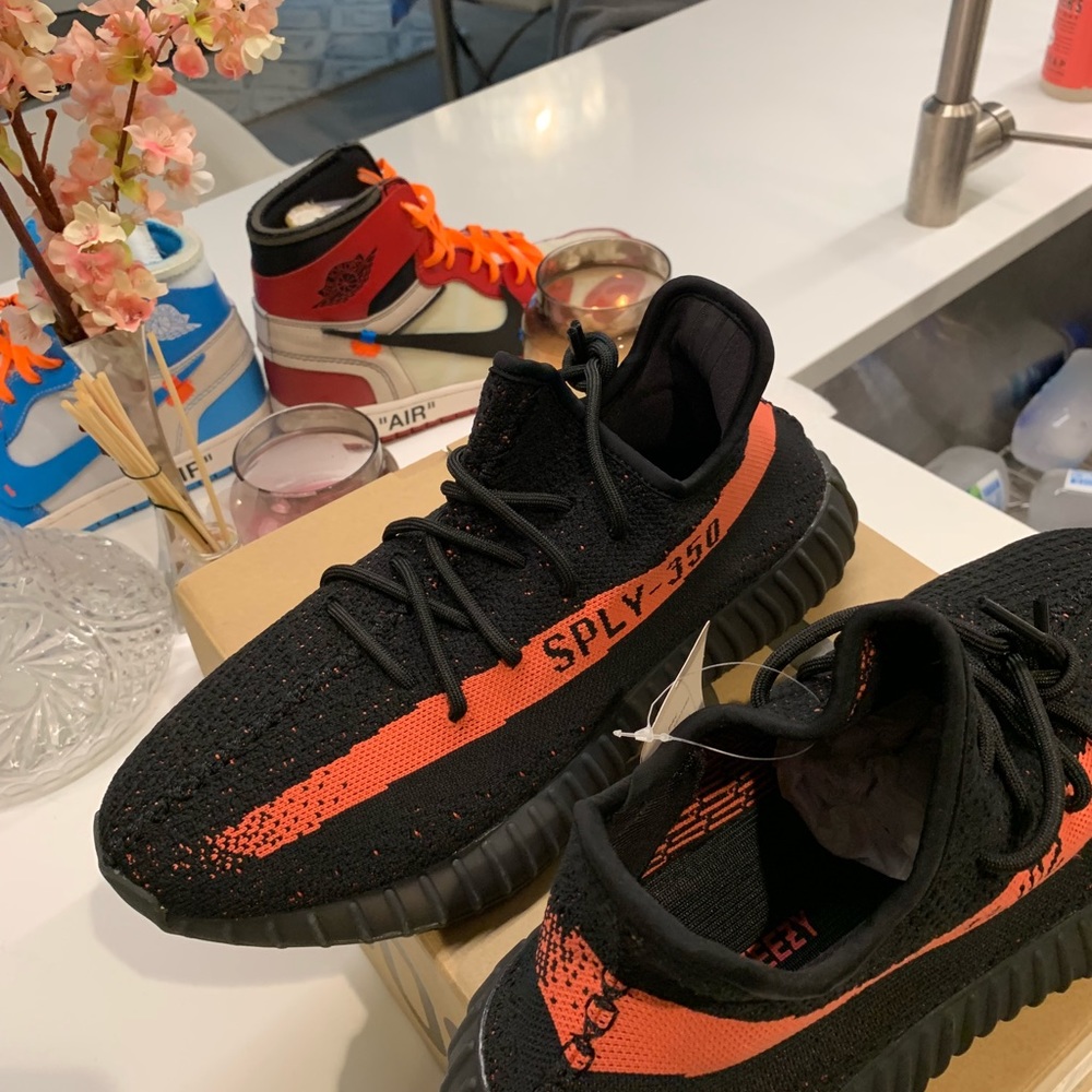 Adidas Yeezy boost 350 V2 Core Black/Red size 9.5